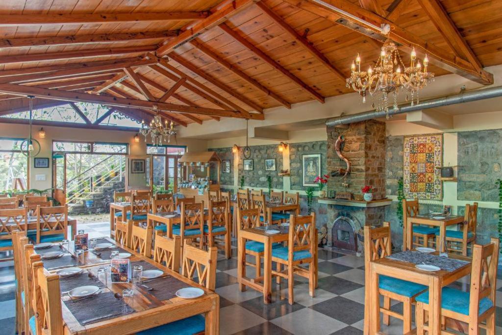 Yak And Yeti Inn Ranikhet Εξωτερικό φωτογραφία